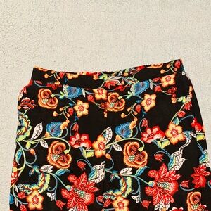 Beautiful fun floral loose pants.